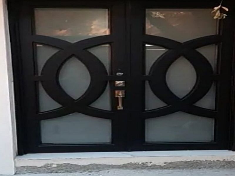 Diseño de la puerta de hierro sencilla fachada principal de la puertas de  entrada de hierro forjado con vidrio - China Puerta cortafuego de acero,  metal