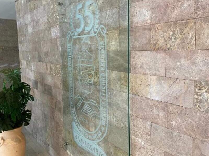 Vidrio templado claro con grabado Puebla