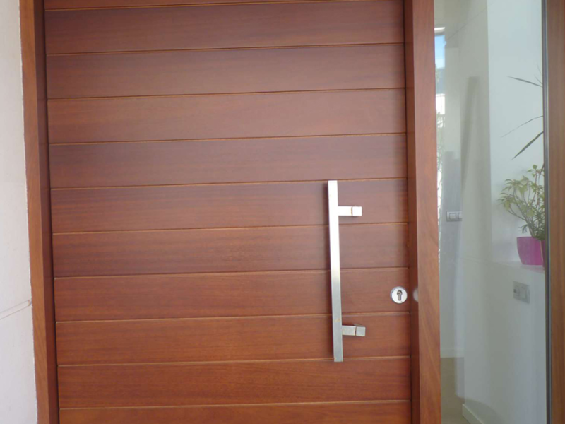 PUERTA DE MADERA EN UNIDAD CHIAPANECA