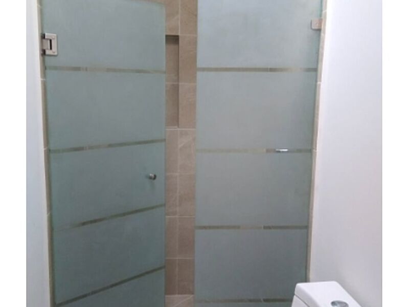 CANCEL DE BAÑO EN VIDRIO TEMPLADO QUERÉTARO