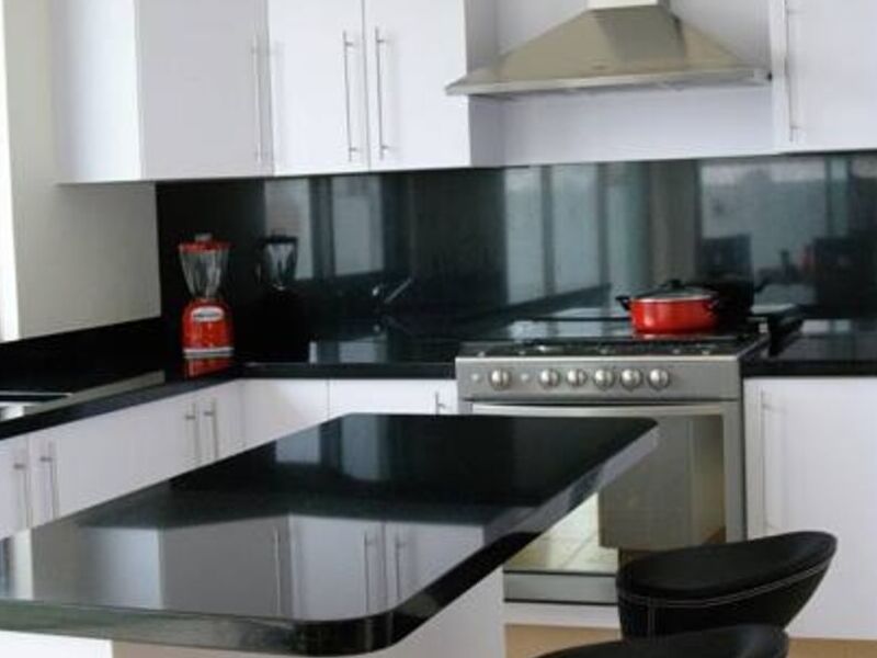 Cocina integral blanco/negro