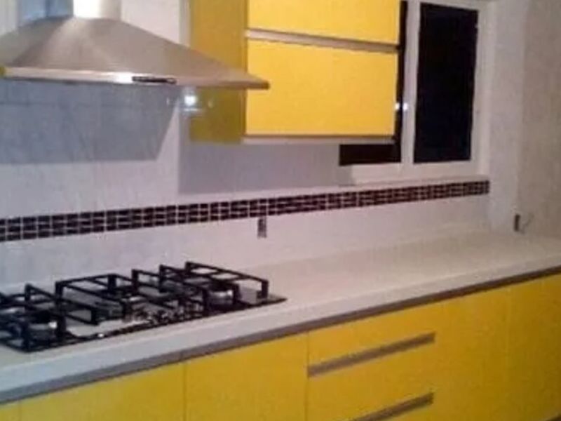 Cocina integral amarilla México
