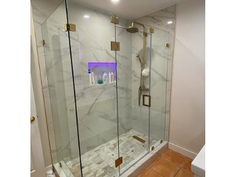 Canceleria de vidrio para baños en CDMX