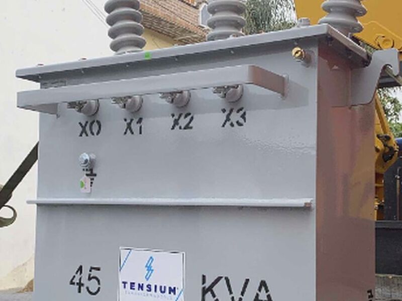 Poste trifásico México