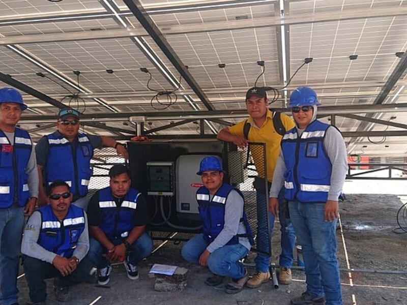 Instalación paneles eléctricos México 