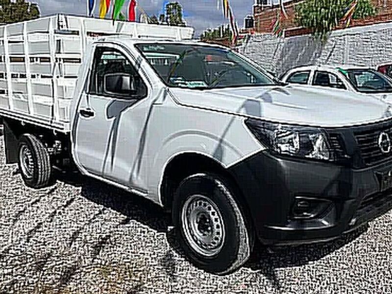 Nissan NP300 2019 estacas