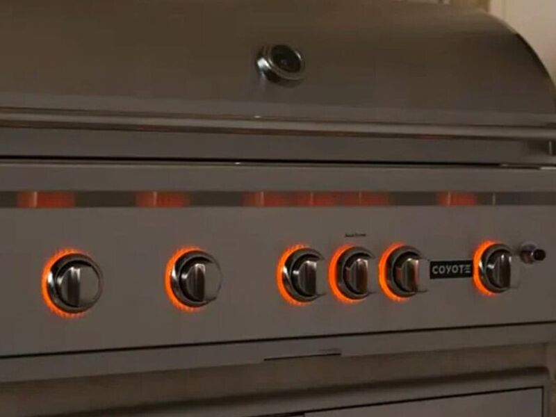 Asador Coyote 42"; luces LED NG