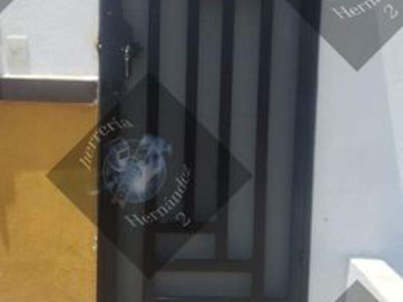Puerta mosquitera México