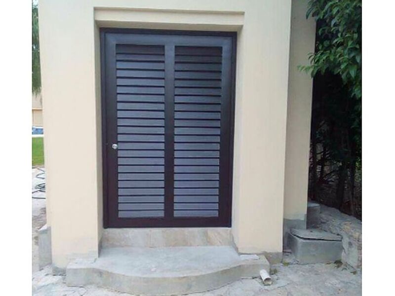 PUERTA EXTERIOR EN RAYAS