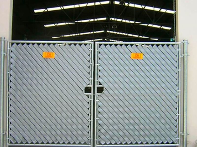 PUERTA PARA BODEGA CON PROTECCION 