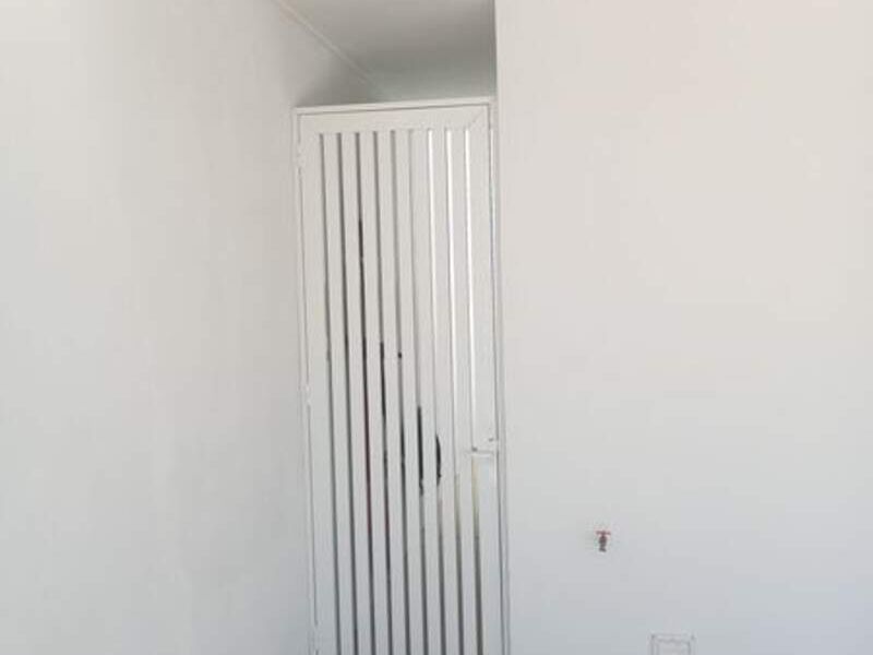 puerta aluminio blanco
