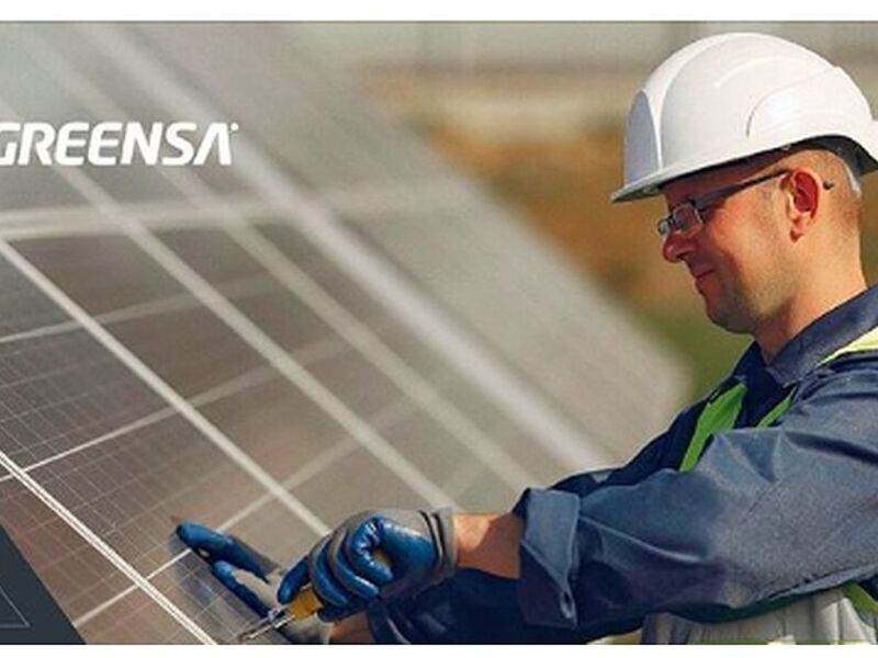 Equipo instalador panel solar Mérida