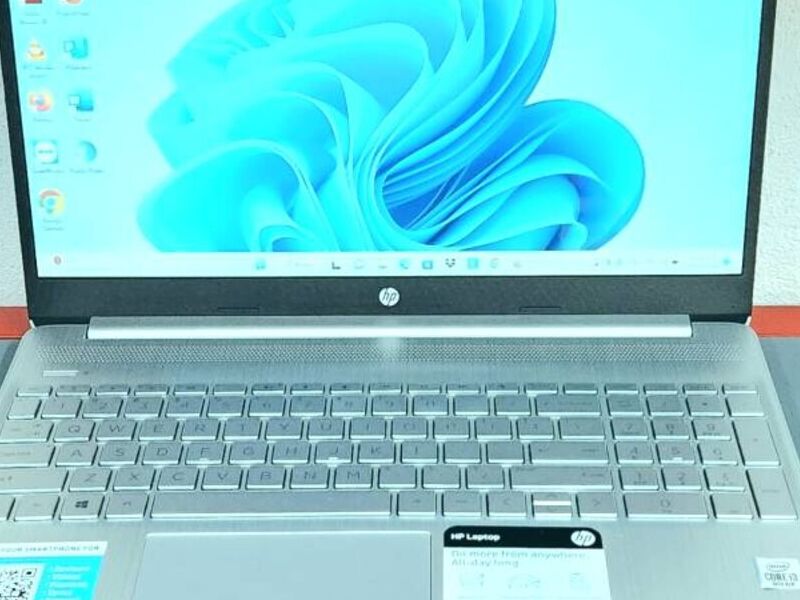LAPTOP SEMINUEVA HP PAVILION 15-DY1024WM