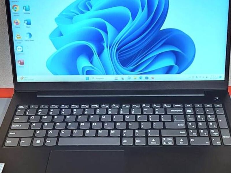 LAPTOP SEMINUEVA LENOVO IDEAPAD V15 G2 ITL