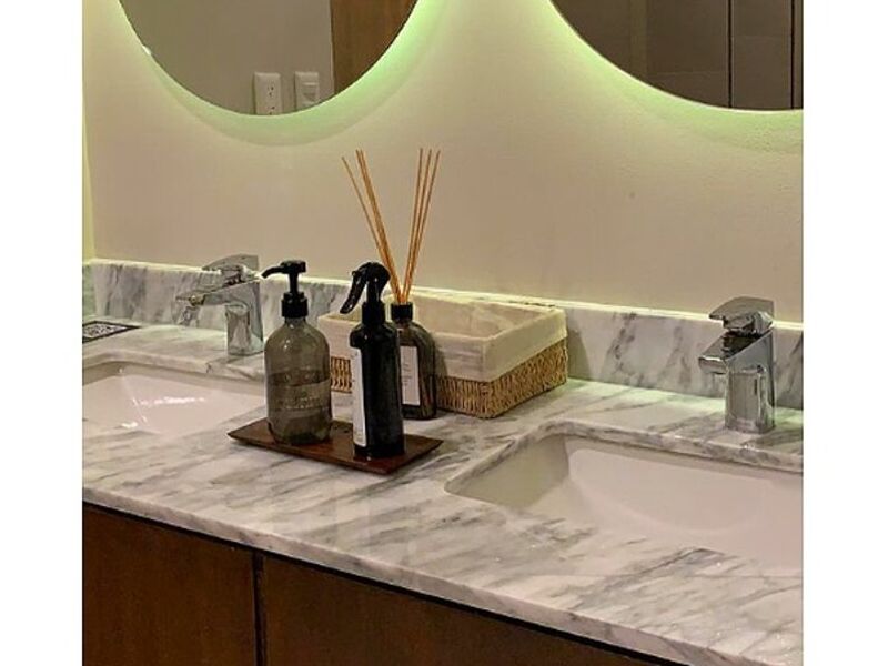 Baño Mármol Striato Monterrey