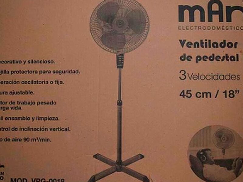 Ventilador De Pedestal Negro MAn 18 