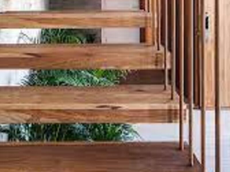 Escalera decorativa madera – El Globo