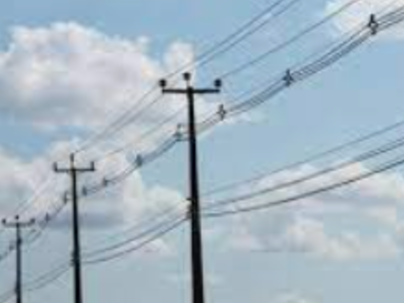 Poste corriente altera 2 luminarias méxico
