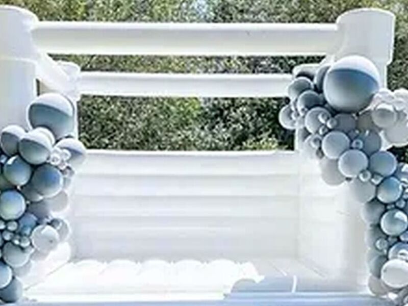 INFLABLE CON GLOBOS