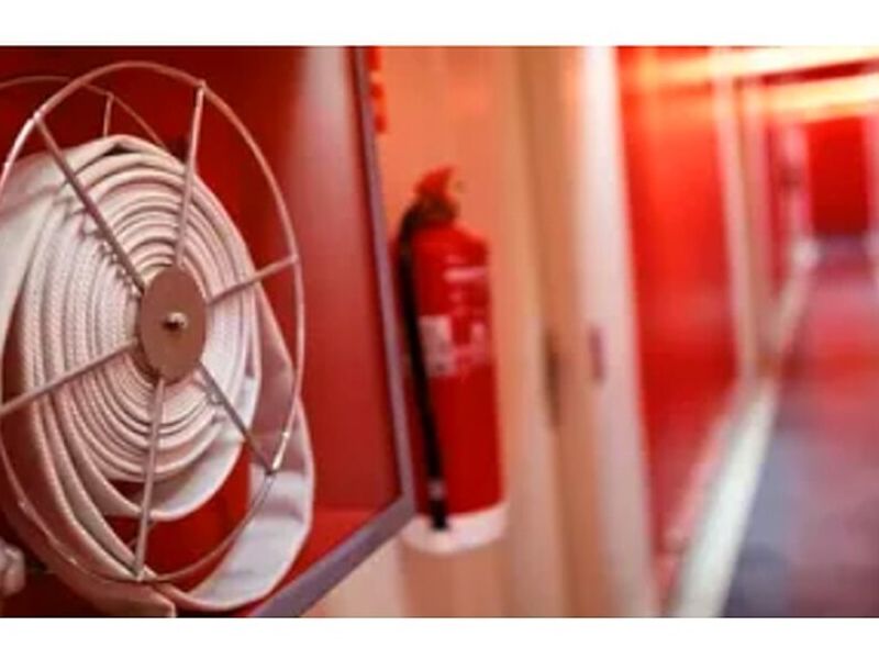 Gabinetes y mangueras contra incendio