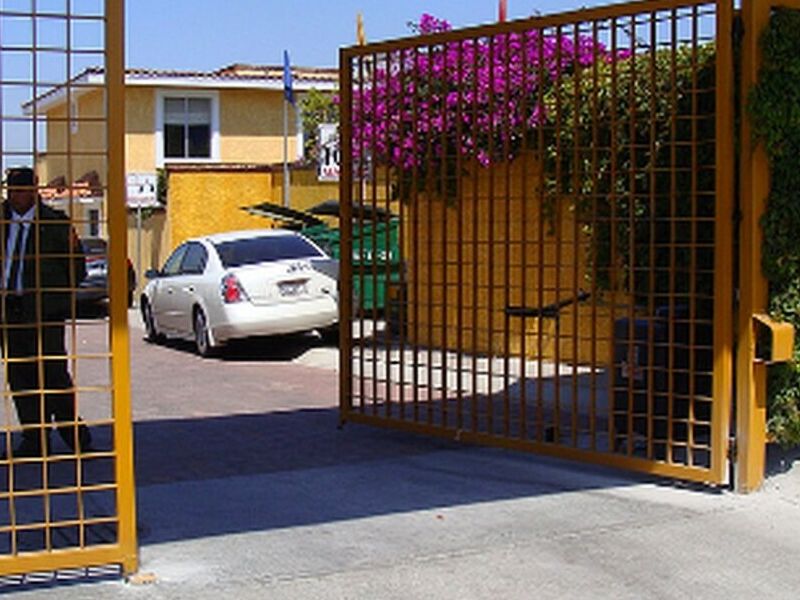 Puerta Abatible México