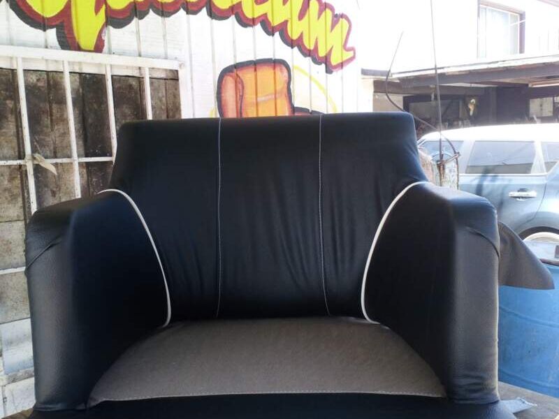 Sofá Tapizado Negro Ensenada