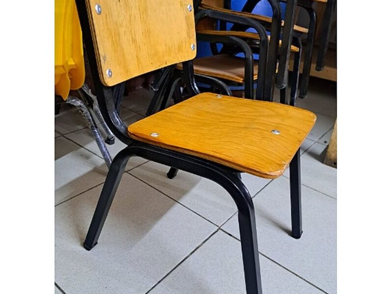 Silla infantil de madera en Toluca de Lerdo