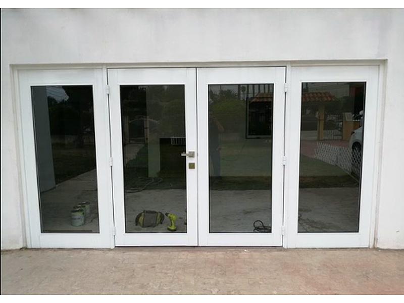 Puerta de aluminio blanco México