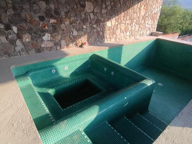 Piscina con Jacuzi