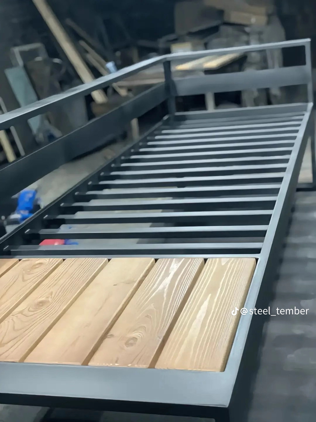 Herrería de Seguridad: Rejas, portones, protecciones para ventanas.