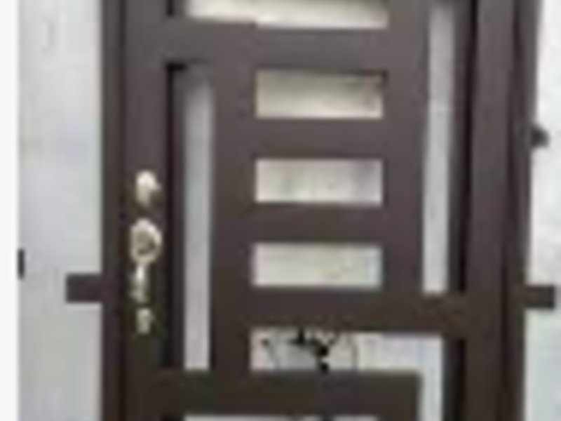 Puerta grande de metal