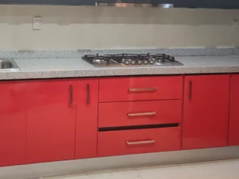 Cocina integral roja y gris MH Muebles México