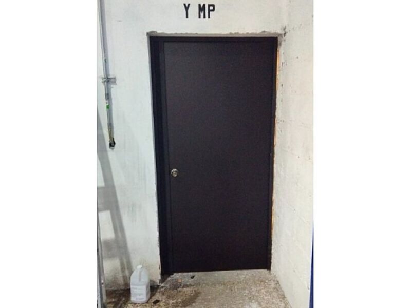 Puerta madera negra México