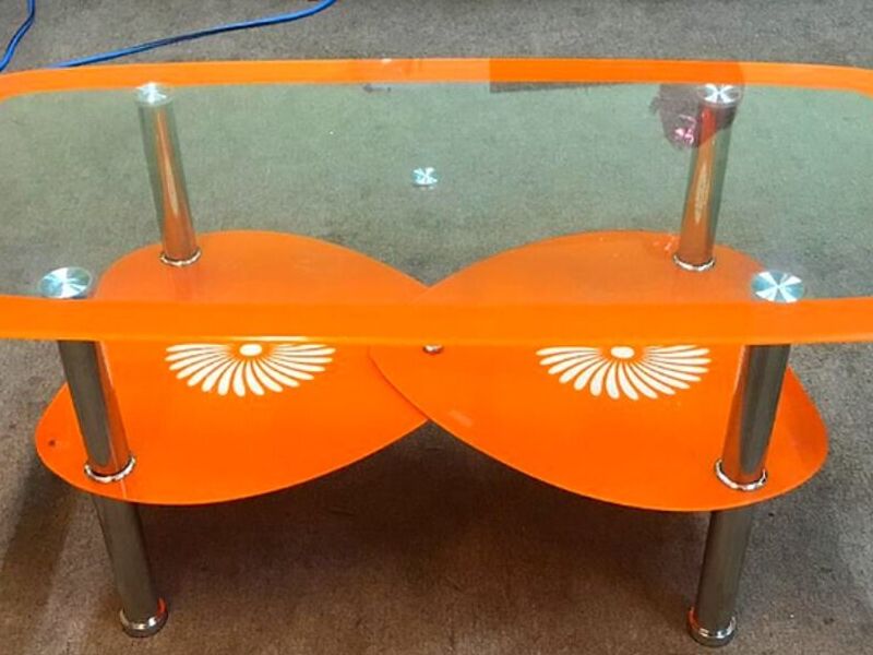 Mesa centro naranja