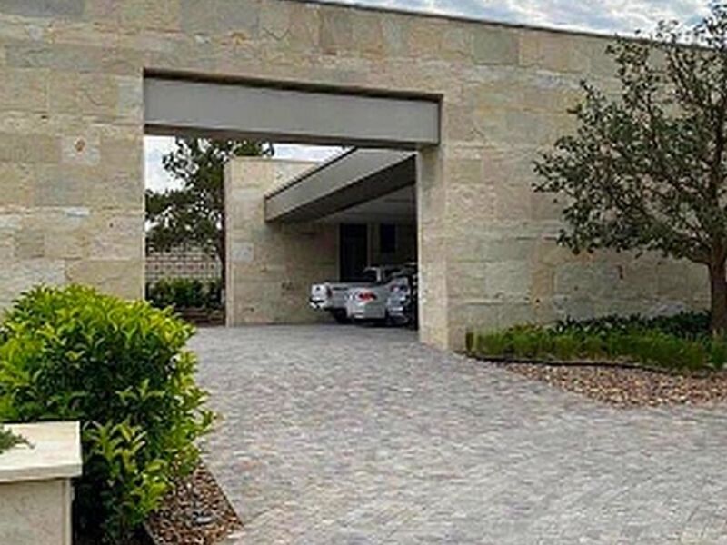 Piedra puerta garage México