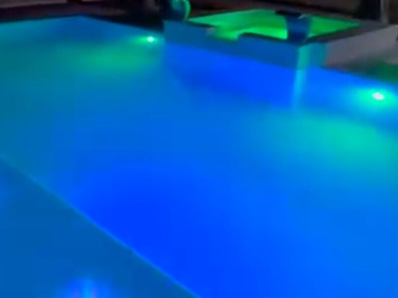 Piscina iluminada méxico