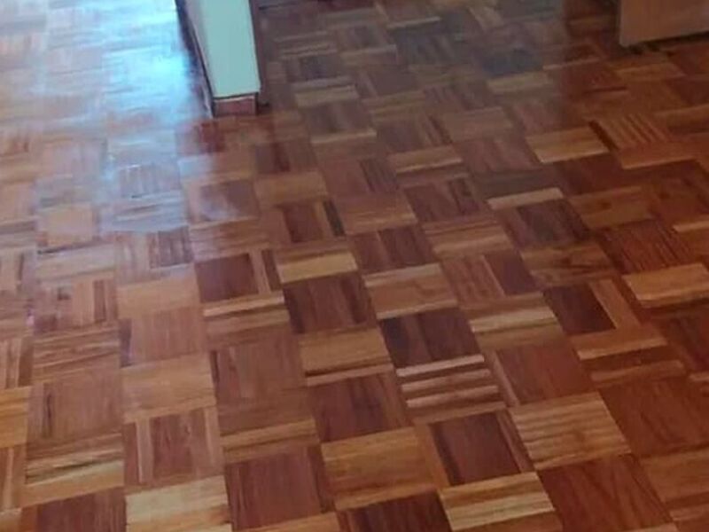 Piso Ébano Moderno
