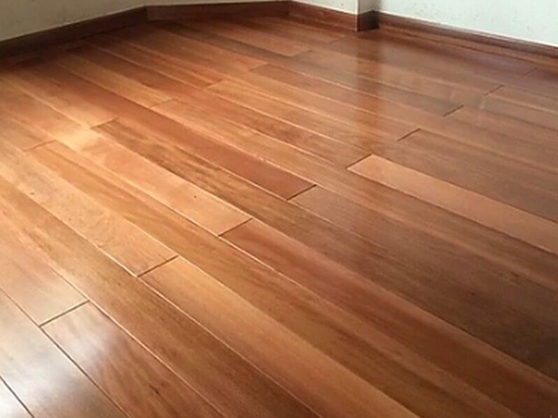 Piso Pino Distinto