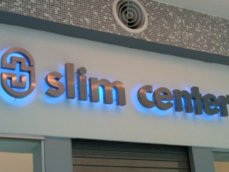 LOGOTIPO SLIM CENTER ACERO INOXIDABLE MÉXICO 