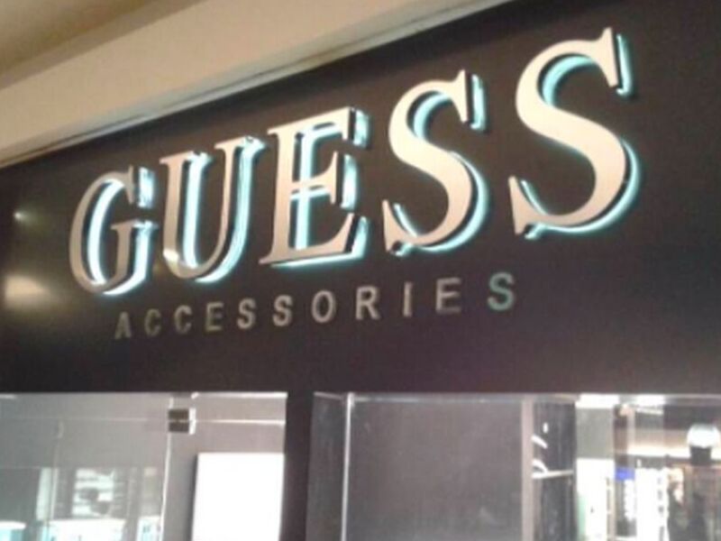 LOGOTIPO GUESS ALUMINIO MÉXICO 