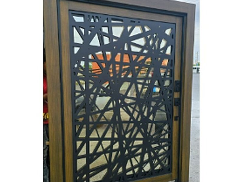Puerta celosía metálica