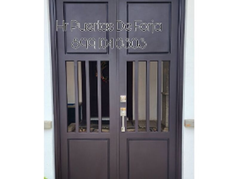 Puerta reja doble minimalista 