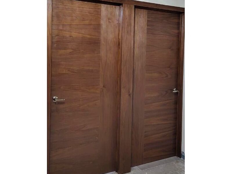 Puerta nogal México 