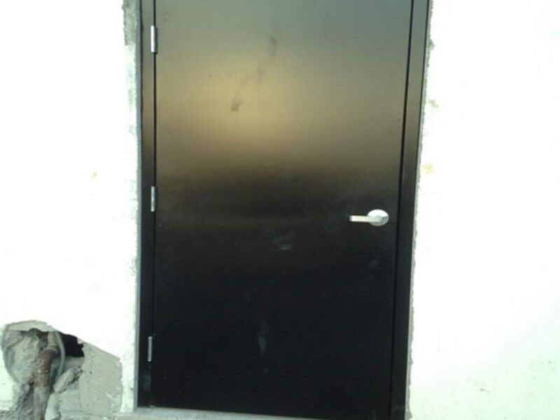 PUERTA DE ALUMINIO MONTERREY 