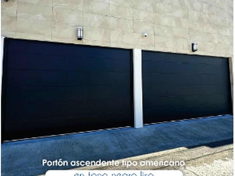 Portón ascendete tipo americano tono negro 