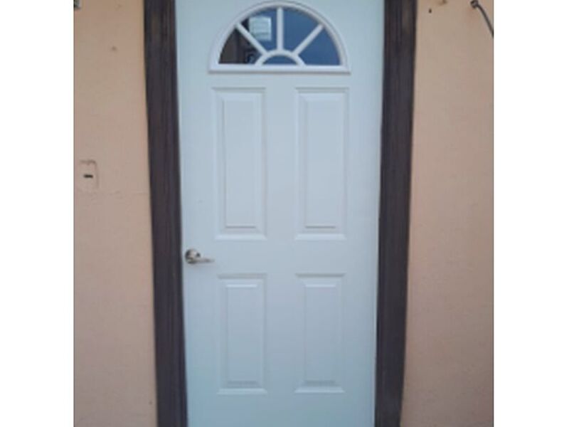 Puerta exterior media luna