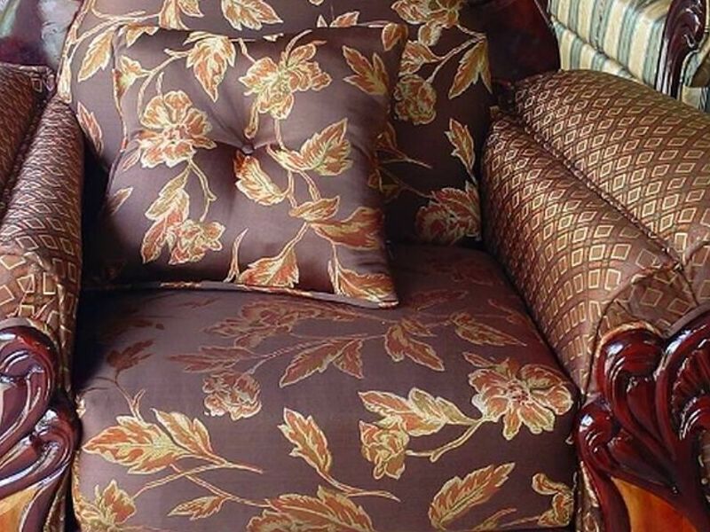 SILLON TAPIZADO CON MADERA LIZ