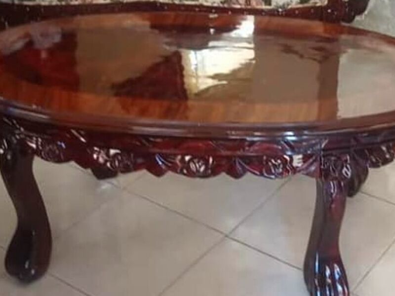MESA CENTRO DE CERDO NOGAL