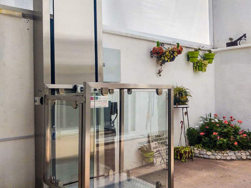 Plataforma media cabina para silla de ruedas