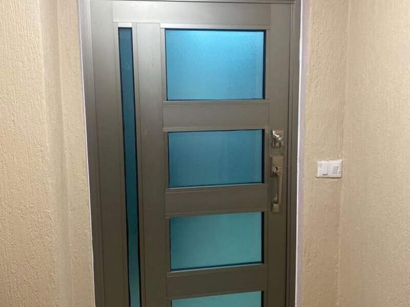 Puertas abatibles de aluminio Arce